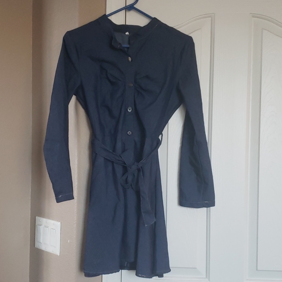 Dress - Picture 1 of 3